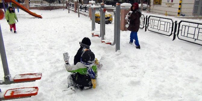 Okulların Tatil Olması Çocukları Sevindirdi