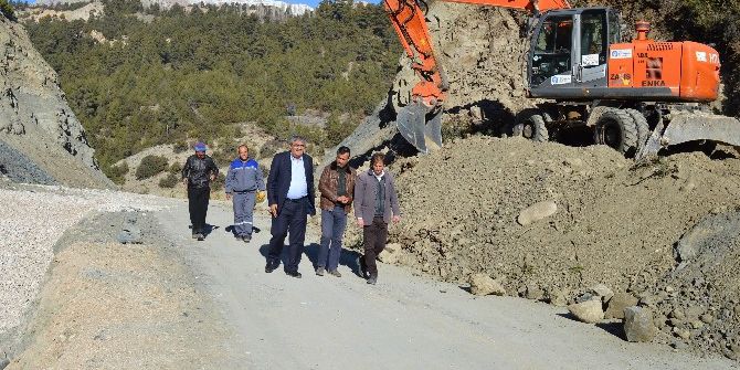 Kaş Cemre’de Asfalt Hazırlığı