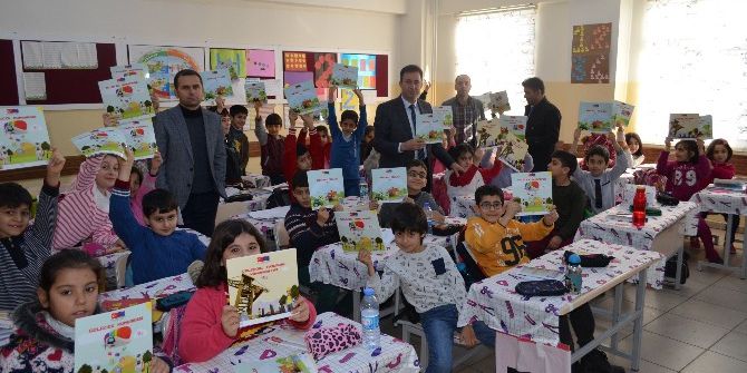 Öğrencilerde Sosyal Güvenlik Bilincini Oluşturmak İçin Hikaye Kitabı Dağıtıldı