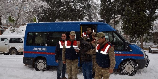 Jandarma, Hırsızları Suçüstü Yakaladı