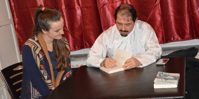 Yazar Mehmet Levent Kaya, ’’Ölüöne’’ Kitabının İmza Gününe Katıldı