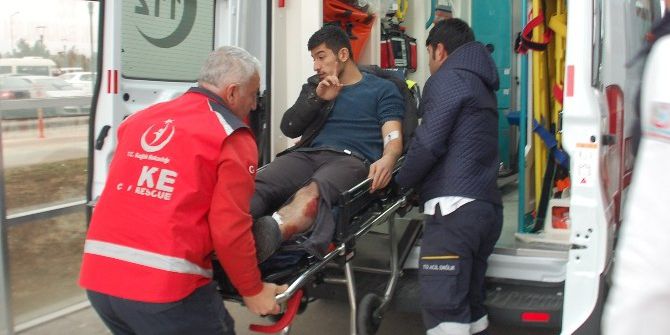 Motosiklet Devrildi: 2 Yaralı