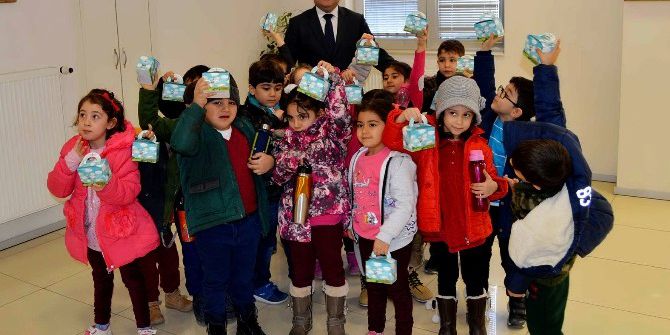 Besni’de Öğrencilere Kumbara Hediye Edildi