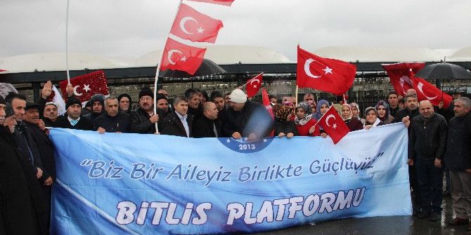 Bitlisliler Şehitler Tepesi’nde Terörü Lanetledi