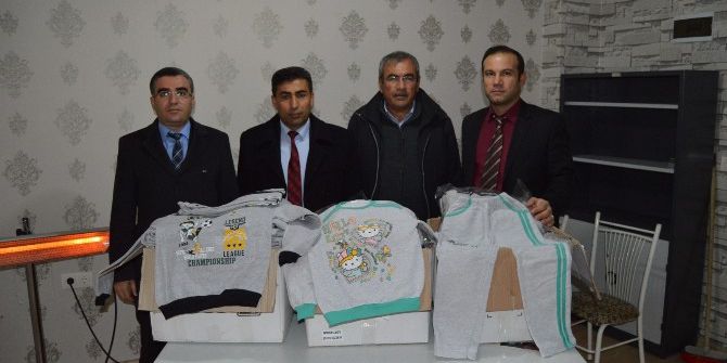 Besni’de İlkokul Öğrencilerine 150 Adet Eşofman Yardımı Yapıldı