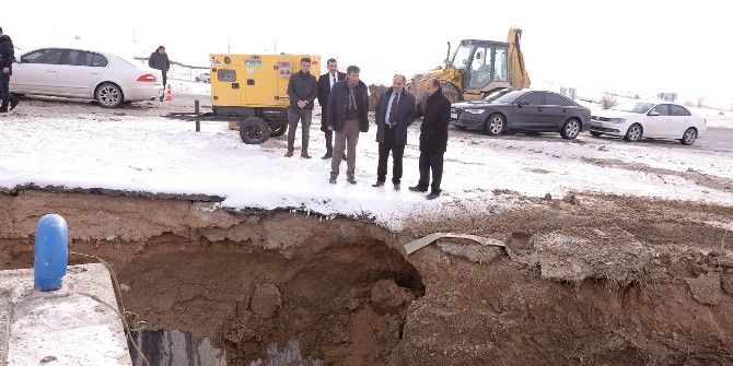 Dondurucu Soğukta İçme Suyu Şebekesinde Onarım Çalışması