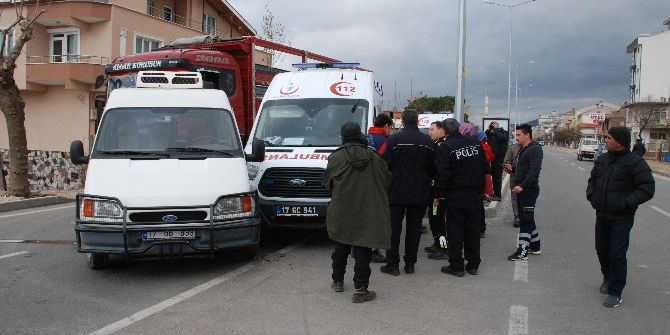 Ambulansa Minibüs Çarptı