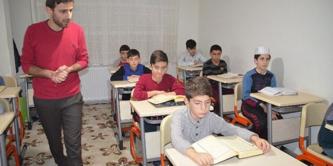 Tosya’da Kuran Kurs Öğrencileri Şehitler İçin Her Gece Hatim İndiriyor