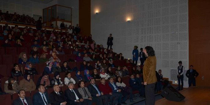 Kişisel Gelişim Uzmanı Demir Öğrencilerle Söyleşi Yaptı