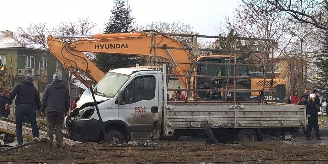 Buzlanma Zincirleme Kazaya Neden Oldu, 2 Yaralı