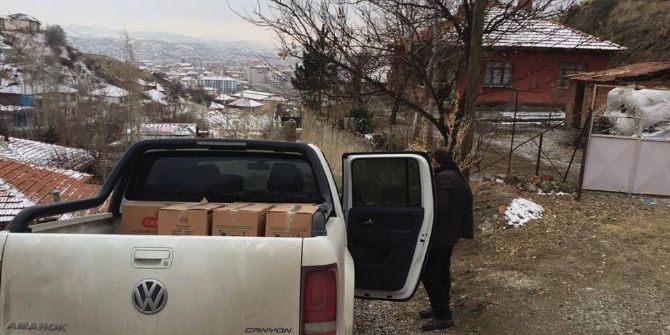 İşadamından Öğrencilere Giyecek Yardımı