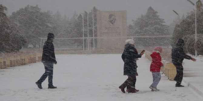 Silifke’ye 4 Yıl Sonra Kar Yağdı
