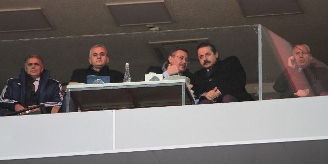 Bakan Çelik, Osmanlıspor - Şanlıurfaspor Maçını İzledi