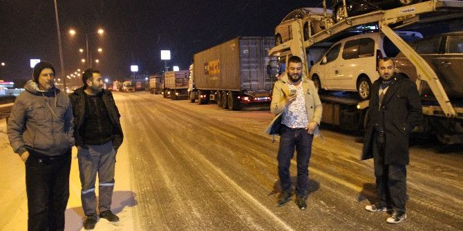 Kütahya-afyonkarahisar Karayolunda Ulaşım Güçlükle Sağlanıyor