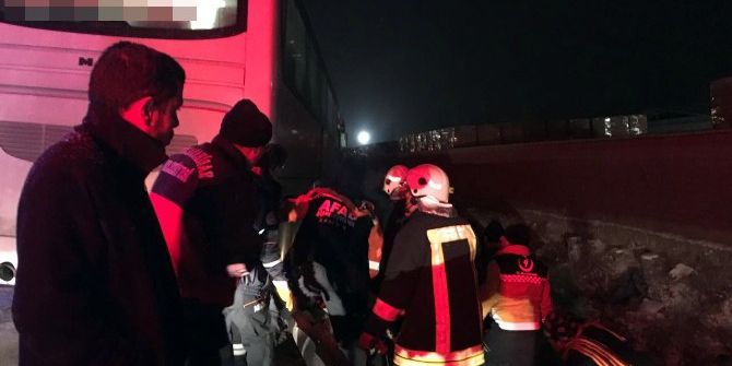 Afyonkarahisar’da Trafik Kazası: 1 Ölü, 2 Yaralı