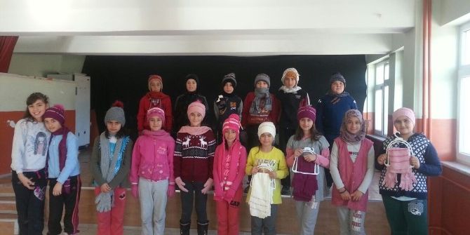 630 Çocuğa Eldiven Bere Ve Atkı Dağıtıldı