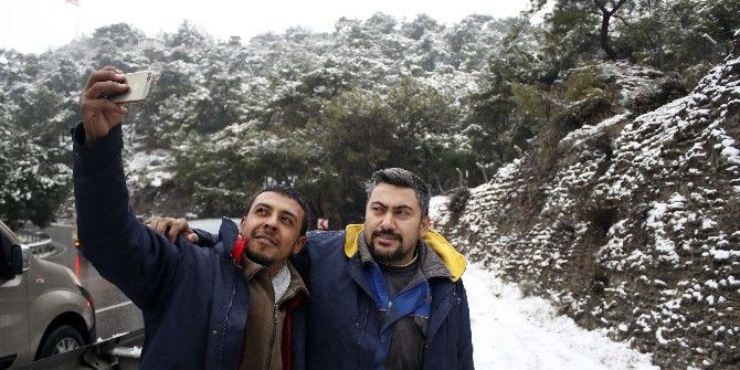 Antalya Beyaza Büründü