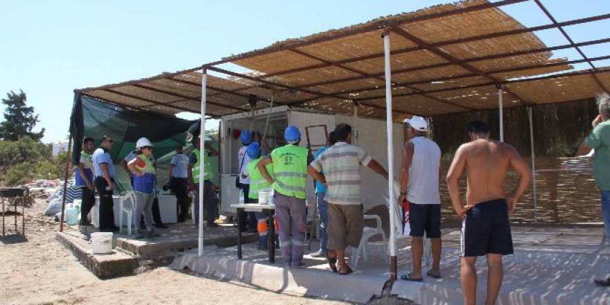 Didim’de Sahildeki Kaçak Yapılar Kaldırılıyor