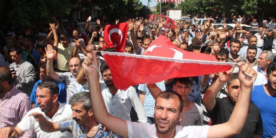 Elazığ’da Darbe Girişimine Tepki