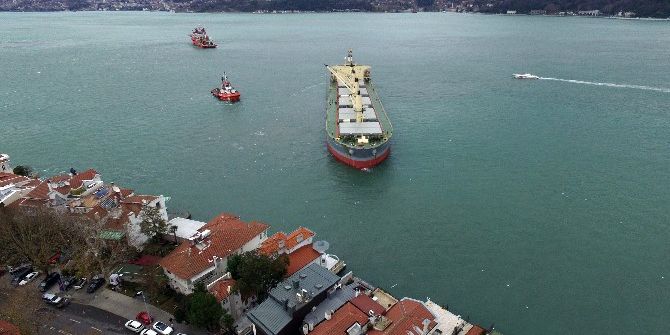 Yeniköy’de Karaya Oturan Gemiyi Kurtarma Çalışmaları Havadan Görüntülendi