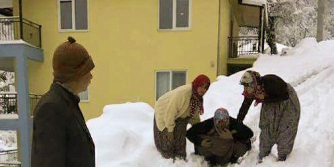 Alanya’da Karda Mahsur Kalan Kadın Hasta Kurtarıldı