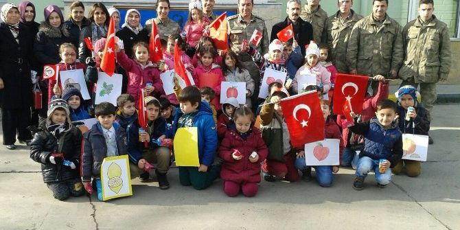 Niksar’da Minik Öğrencilerden Jandarmaya Moral