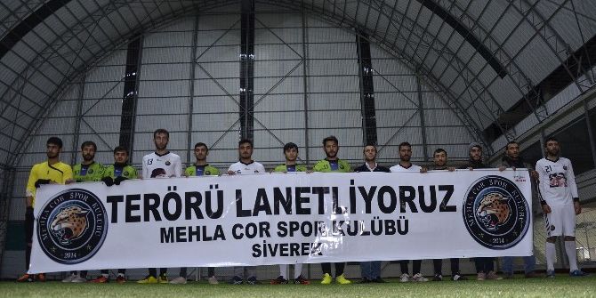 Siverekli Gençler Halı Sahaya Teröre Tepki Pankartıyla Çıktı