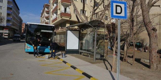 Duraklar Yenileniyor