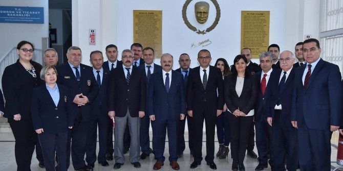 Vali Çakacak: “Dış Ticarette Rekabeti Sürdürebilmek İçin Gümrüklerin Denetimi Önemli”