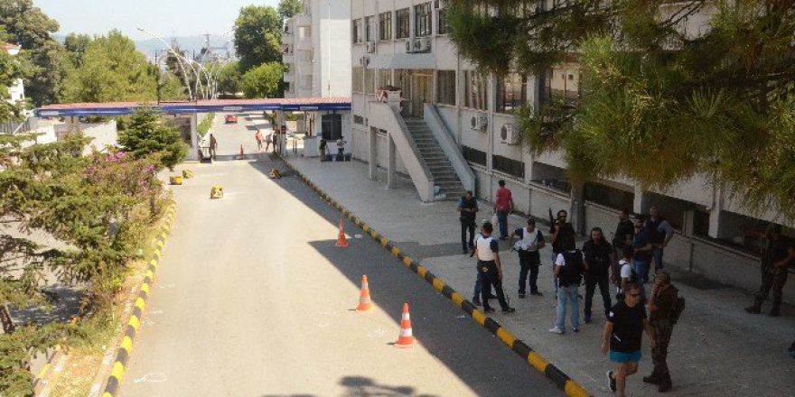 Gölcük Donanma Komutanlığı’na Polis Girdi