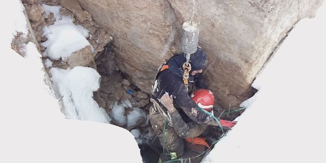 Kartopu Oynarken 10 Metrelik Çukura Düştü