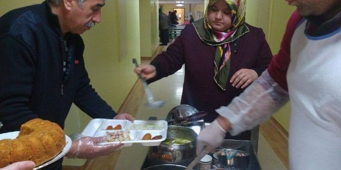 El Bab’da Yaralanan Askerlerin Yakınlarına Yemek İkram Edildi