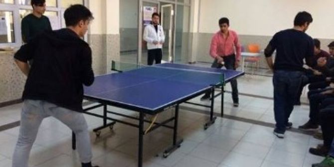 İletişim Kulübü Öğrencilerinden Tenis Turnuvası