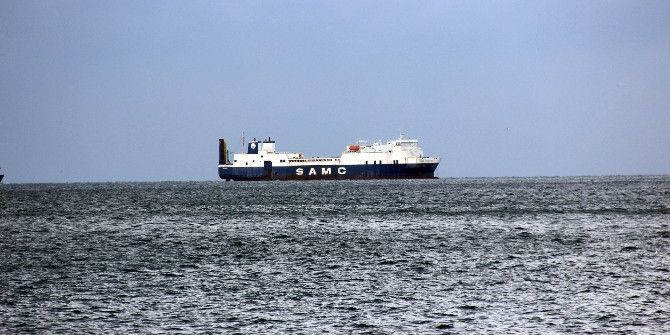 "Hayalet Gemi" Fırtına İle Boğuşuyor