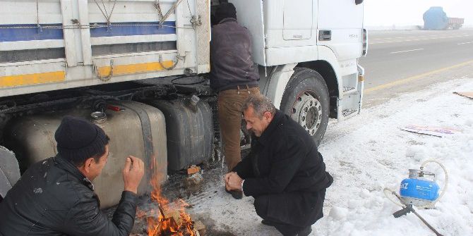 Muş’ta Seyir Halindeki Araçlar Donuyor