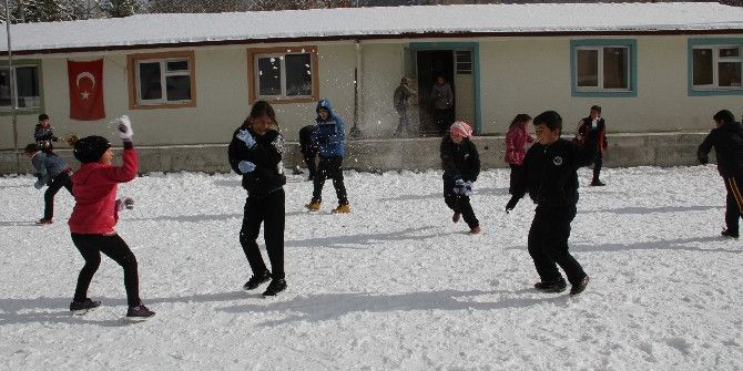 Seydikemer’in Yüksek Kesimlerinde Etkili Kar Yağışı