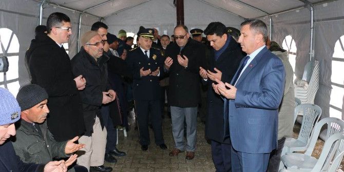 Burdur Valisi Yılmaz, Şehit Dedesini Ziyaret Etti