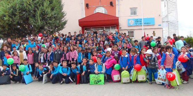 Minik Ayaklar Üşümesin Projesi