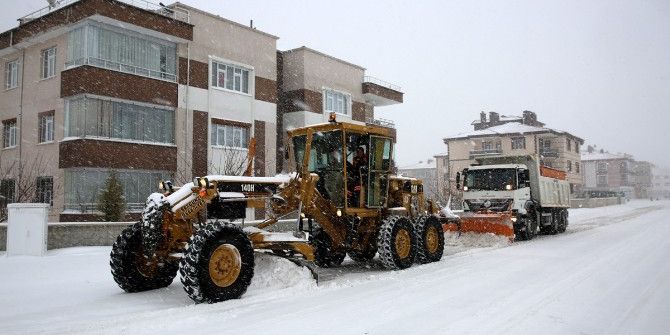 Selçuklu’da Kar Mesaisi Sürüyor