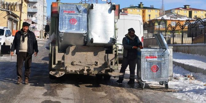 Erciş’te Çöp Konteynerleri Yenileme Çalışması