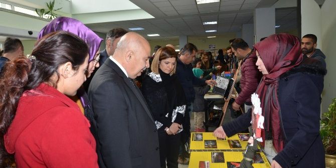 Üniversite Öğrencilerinden Materyal Sergisi