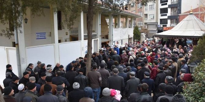 Umre Yolcuları Dualarla Uğurlandı