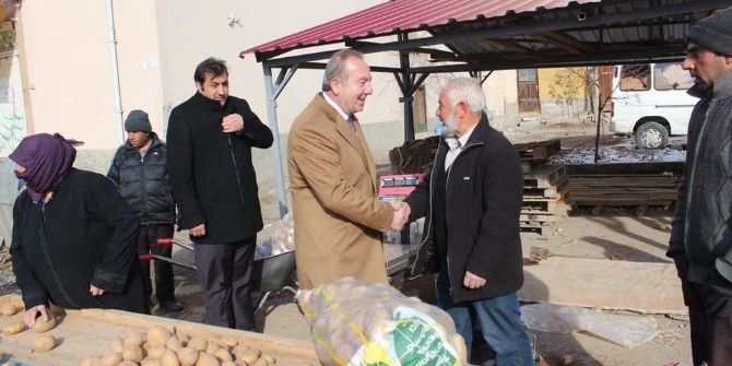 Başkan Şahiner Pazarcı Esnafının Sorunlarını Dinledi