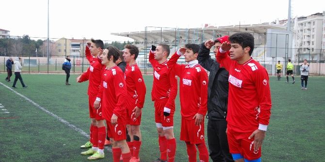 Genç Futbolculardan Şehide ‘Selam’