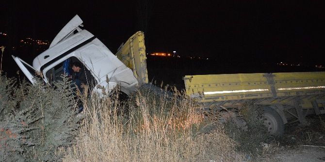 Direksiyon Hakimiyeti Kaybetti Şarampole Uçtu