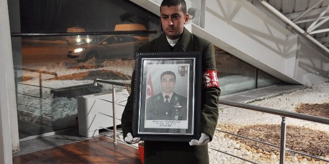 Kars Şehidini Bağrına Bastı