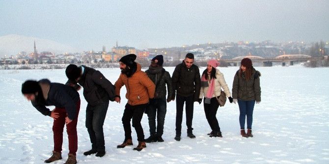 Eksi 30 Derecede Gençlerden Benzersiz ’Mannequin Challenge’