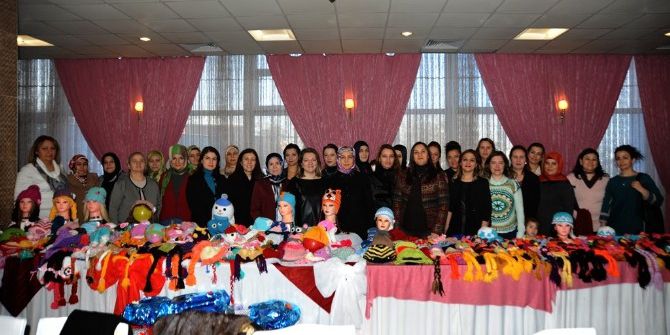 Bürokrat Eşlerinden Tedavi Gören Çocuklara Anlamlı Hediye