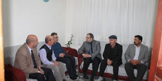 Kaymakam Üçer, İlk Ziyaretini Demokrasi Şehidinin Ailesine Yaptı