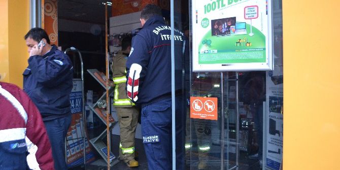 Ünlü Teknoloji Mağazasında Yangın